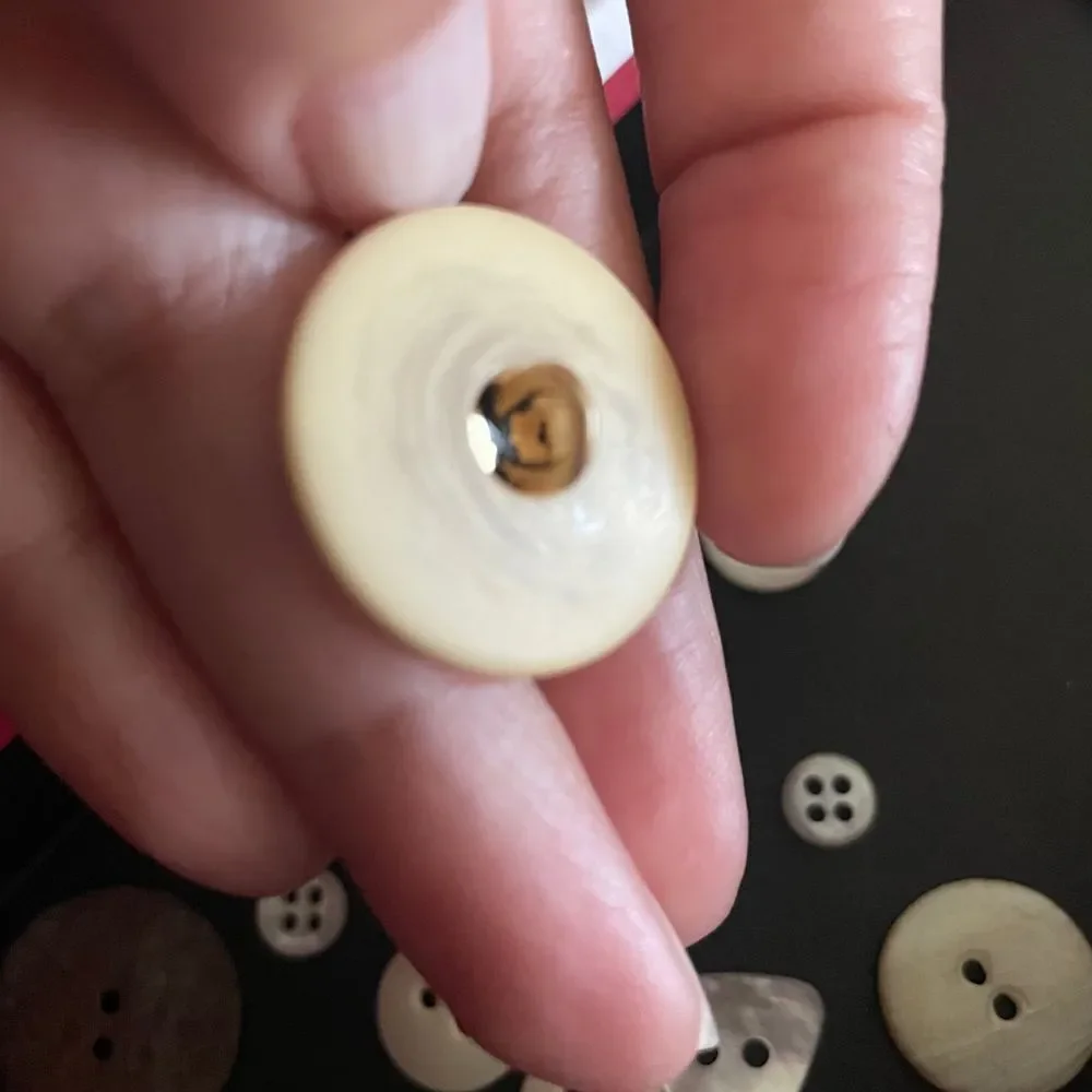 Lot sewing Clothing buttons abalone shell stone natural varied sizes cream white
